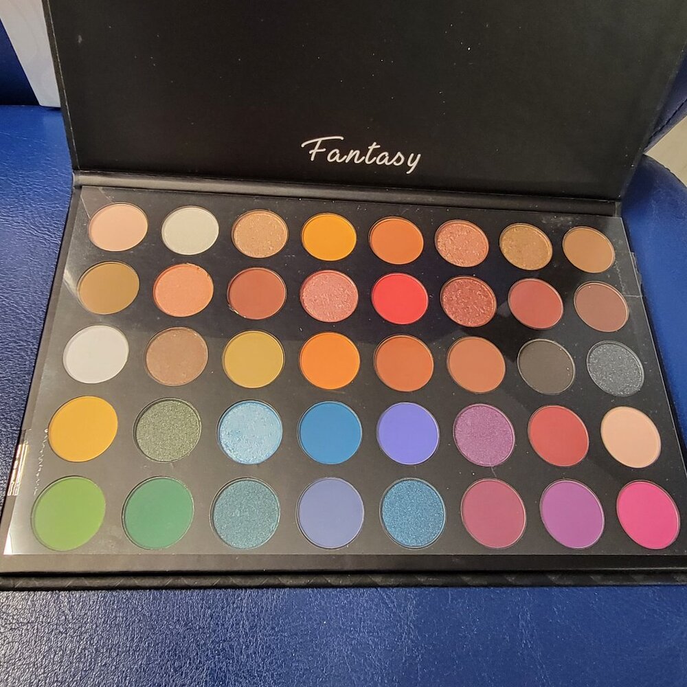 Ucanbe Fantasy Changeable Eyeshadow Palette NIB Gift - Picture 8 of 10